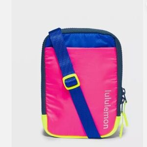 🌏 Lululemon Easy Access Crossbody bag
